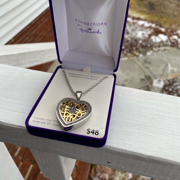 Hallmark Stainless Steel Fine Jewelry Heart Locket Necklace 24 Inch Chain/Case - Picture 3 of 17